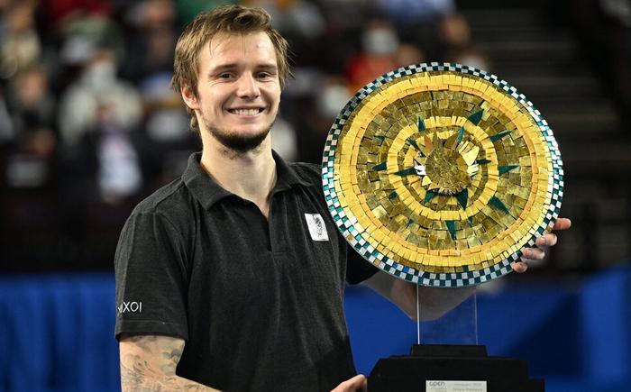 在高强度比 在高强度比